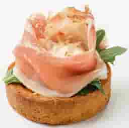Quiche Lorraine cu spanac,rucola si prosciutto
