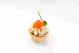 Mini tarta cu brânză Philadelphia,caviar si batog si castravete