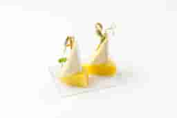Canape cu cascaval Brie si ananas 