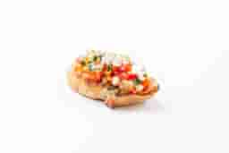 Bruschetta cu crema de linte,ardei copt si migdale
